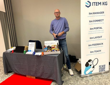 Florian Röttger am Messestand